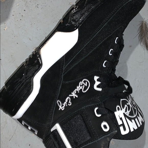 Patrick Ewing’s basketball shoes - Picture 3 of 3